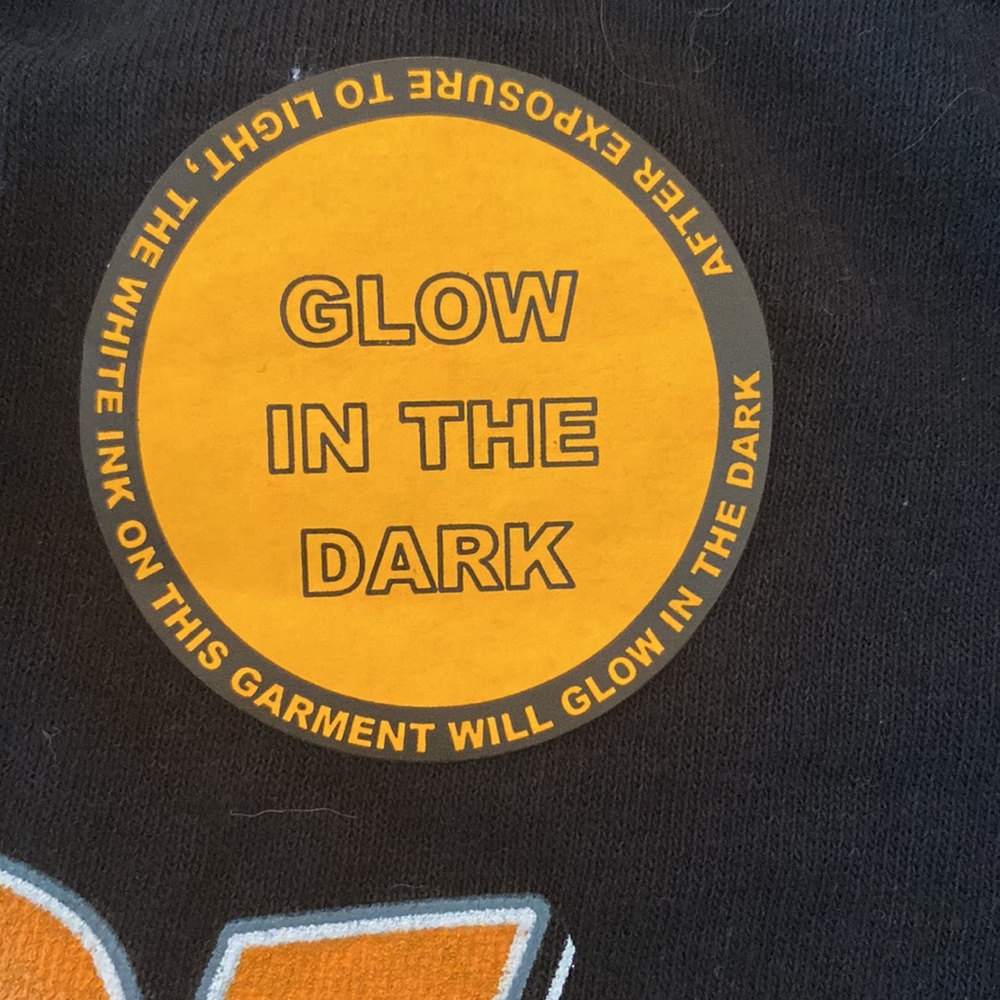 NWT Buc-ees Boo Crew Glow In The Dark T-Shirt & Joggers Size XS - Picture 10 of 10
